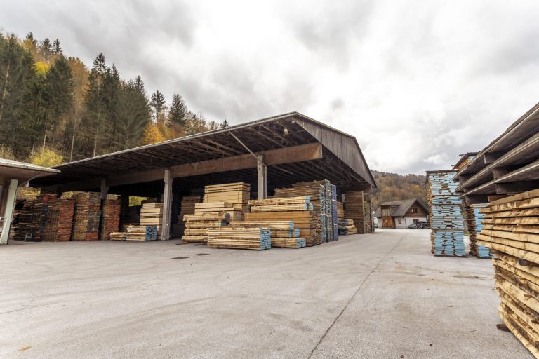 Pokrito skladišče žaganega lesa Breza Commerce