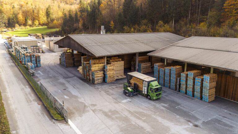 Skladišče žaganega lesa Breza Commerce iz zraka