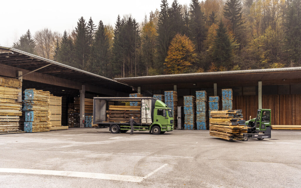 Skladišče in poslovni prostori Breza Commerce v Todražu